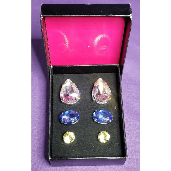 SAQ Signed 3 Pairs of Large Stud Earrings Pink Glass Blue & Yellow Acrylic w/box - Picture 1 of 11